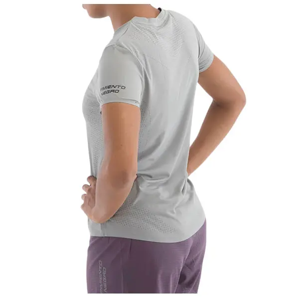 PN-609-04-CAMISETA-TECNICA-GRIS-2026-2.webp