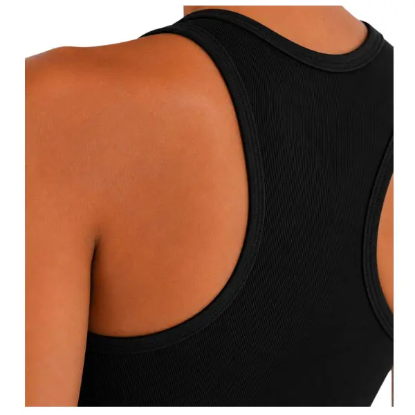 Saturno-–-Top-deportivo-mujer-–-NEGRO-2026-2-3.webp
